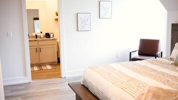 3 slaapkamers, een strijkplank/strijkijzer, reisbedje, gratis wifi