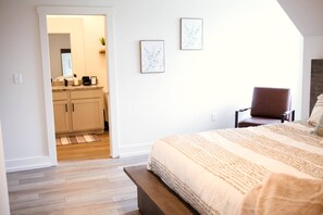 3 habitaciones, tabla de planchar con plancha y cuna de viaje 