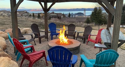 Loving Life @ the Lake at Harbor Village! 8 bdrm sleeps 30! Firepit Ping Pong!