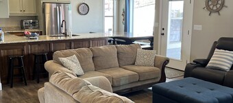 Loving Life @ the Lake at Harbor Village! 8 bdrm sleeps 30! Firepit Ping Pong!