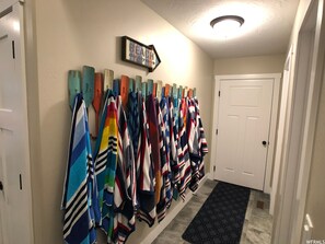 Interior - Loving Life @ the Lake at Harbor Village! 8 bdrm sleeps 30! Firepit Ping Pong! (Garden City)