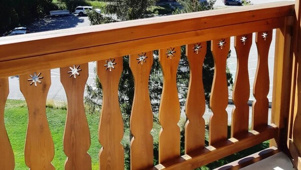 A balcony with a view of a mountain range, a parking lot, and buildings in the background. - 100m from ski slopes, 5th floor, view mountain, balcony, parking, tv, ski locker, 40m², Les 2 Alpes (Les Deux Alpes)