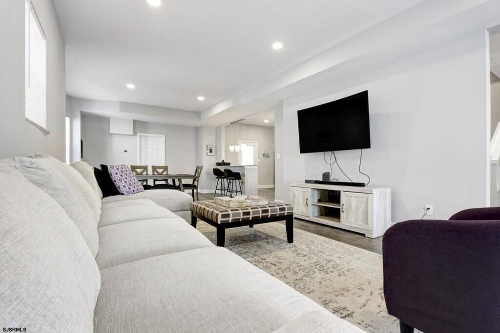 All new beach block Bartram Beach Tower - 8bd home