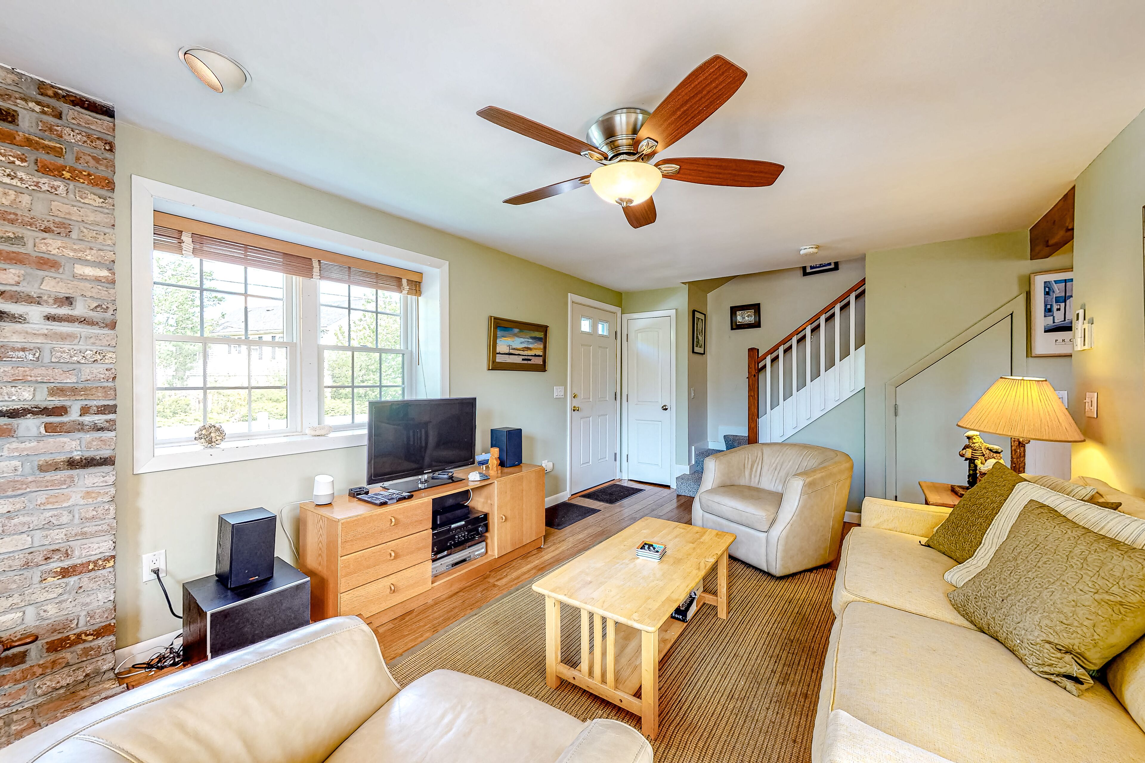 Updated townhome in the heart of P-Town with private deck & grill