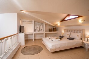 5 chambres, coffres-forts dans les chambres, bureau