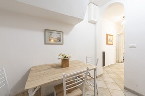 Comfort-Apartment | Eigene Küche | Kühlschrank, Mikrowelle, Ofen, Herdplatte