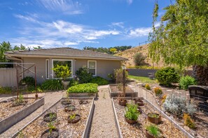 المنطقة المحيطة بالمنشأة