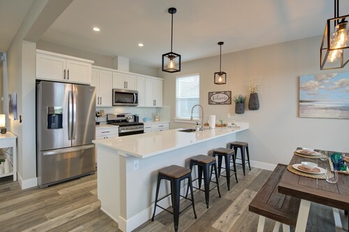 Tide and Seek - Oyhut Bay Seaside Village