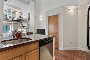 Interior - 2BR Apartment w Gym, Garden, Target Next door (Philadelphia)