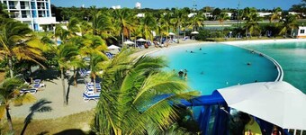 Private house / Quiet Stays / Beach/ Pool / WiFi