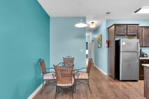 Dining - Family-friendly Apartment w/ King Bed & Bunk Room - 5 Minutes to Beaches of 30A! (Santa Rosa Beach)