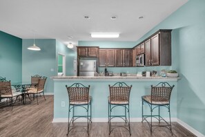 冰箱、微波炉、烤箱、炉灶