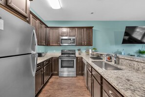 冰箱、微波炉、烤箱、炉灶