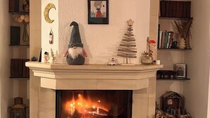 A fireplace with a fire, a gnome figure, and various Christmas decorations. - Villa with private pool - garden - family vacations near the sea (La Garde)
