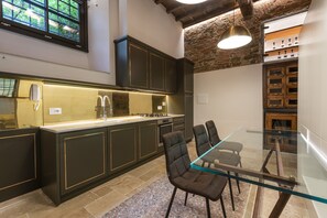 Deluxe Apartment | Private kitchen | Fridge, oven, dishwasher, coffee grinder - La Bottega del Ferro by Mmega (Florence)