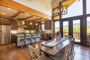 Fridge, microwave, oven, stovetop - Overlook San Juan River. Close to Wolf Creek, Fishing, Hiking. (Pagosa Springs)