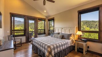 4 bedrooms, desk, iron/ironing board, free WiFi