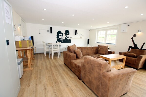 TV, fireplace, DVD player, stereo - 5-star vacation home with approx. 80 sqm living space on the ground and upper floor (Wyk auf Föhr)