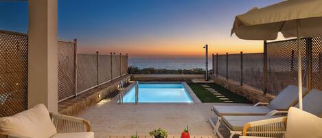 Junior Suite with Private Pool | 1 quarto, cofres nos quartos, escrivaninha