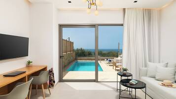 Junior Suite with Private Pool | Caja fuerte, escritorio, espacio para trabajar con un portátil
