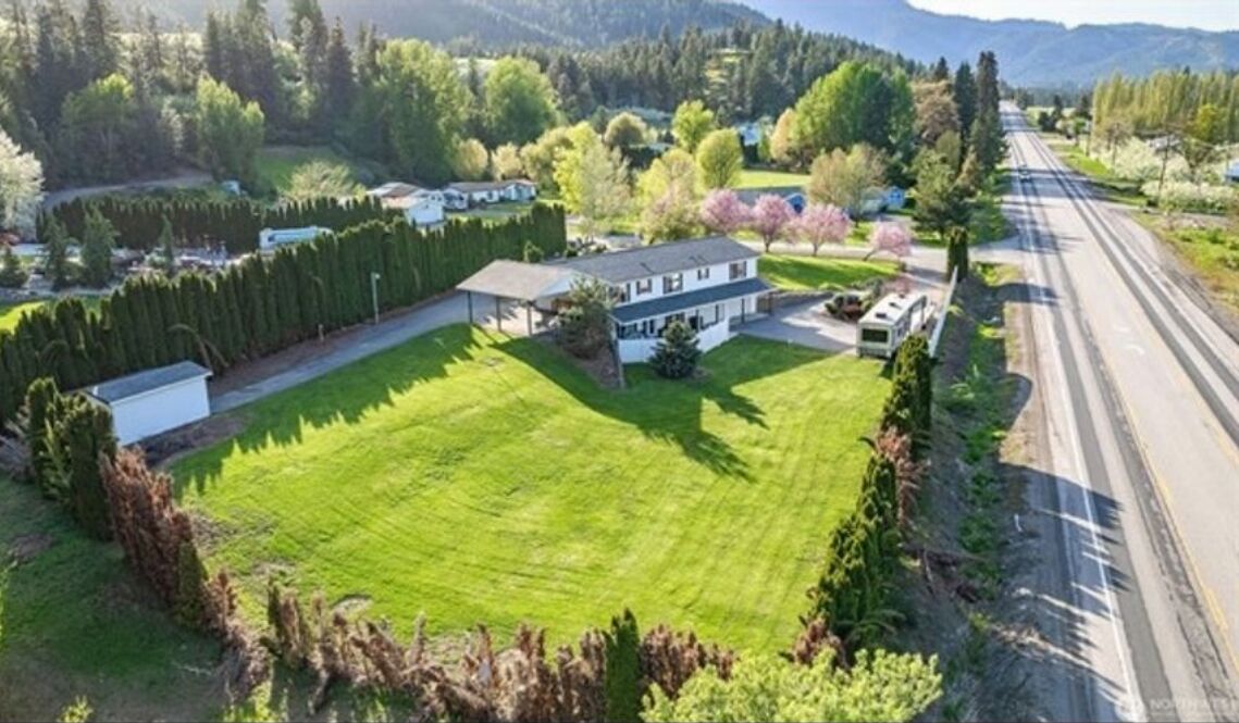 Lone Pine Haus Studio Downstairs Apt - 5 Minutes from Downtown Leavenworth