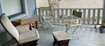 Right next to all the bars and all the great restaurants of Bishop Arts District