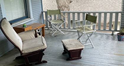 Right next to all the bars and all the great restaurants of Bishop Arts District