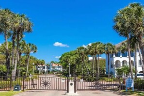 Exterior - Private Tropical Oasis Near Beach-Heated Spa Pool (Destin)