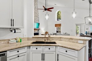 Fridge, microwave, oven, stovetop - Private Tropical Oasis Near Beach-Heated Spa Pool (Destin)