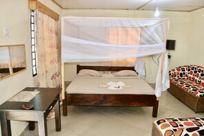 4 bedrooms, iron/ironing board, WiFi, bed sheets - 4 Bed Villa - Sleeps 8 - Pool - Garden - Parking (Diani Beach)