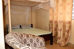 4 habitaciones, tabla de planchar con plancha, wifi y ropa de cama 