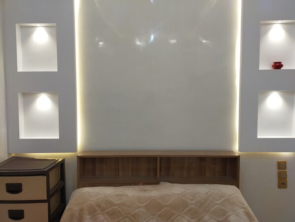 1 غرفة نوم ومكواة/لوح كي وواي فاي وملاءات أسرّة