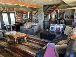 智能電視、壁爐、音響