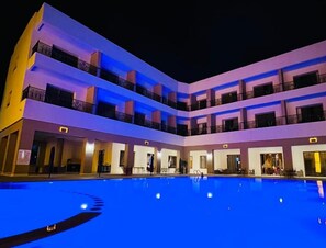 A multi-story hotel with a swimming pool in the foreground. - Z Hotel Meknes (Majjate)
