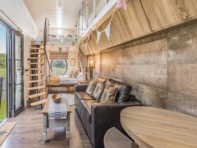 Oak Tree Lodge