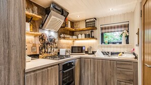Private kitchen - Two-Level Shepherd`s Hut · Sleeps 4 with Kids` Den · Fire Pit near Dartmouth (Dartmouth)