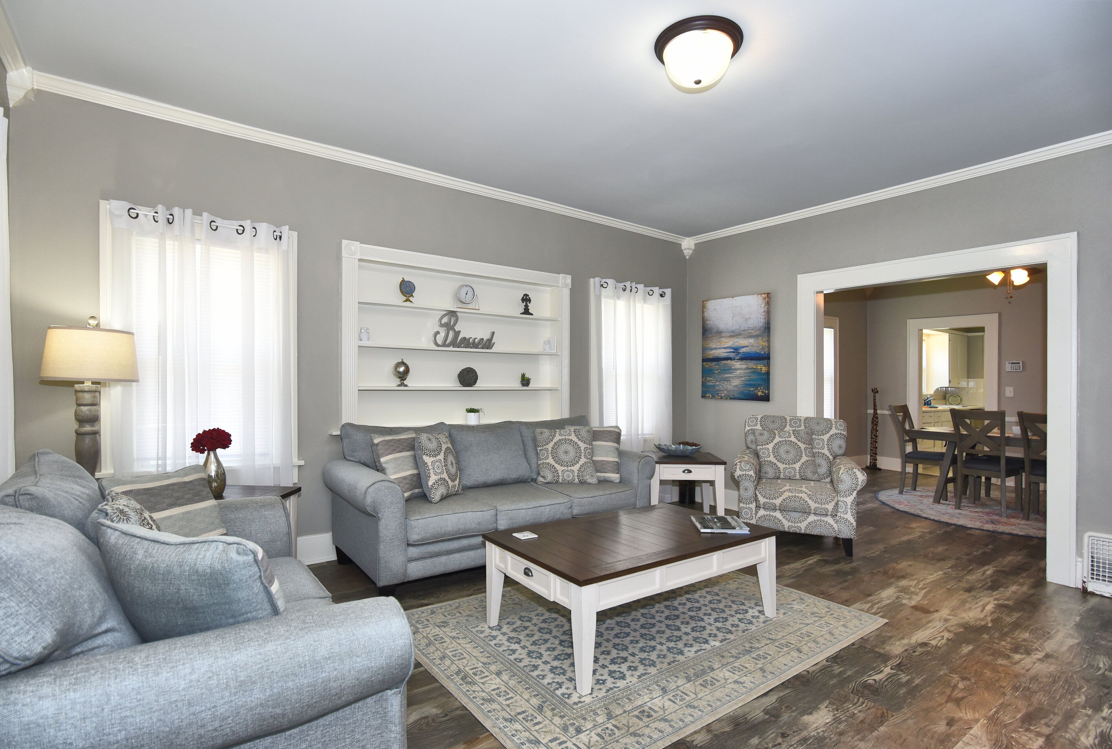 Älytelevisio, kirjoja, työhuone