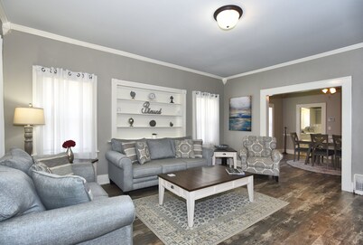 *Entire Home-Cherry St.-Dining-Shopping-Nightlife*