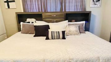 3 bedrooms, desk, iron/ironing board, free WiFi