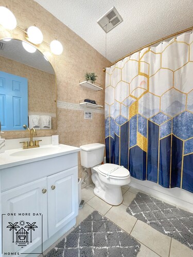 Golden Oasis in Clearwater, 3 Heated Pools, 13 Minutes from the Beach! 🏝️