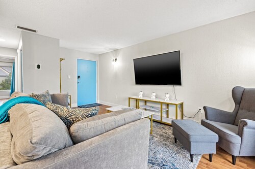 Golden Oasis in Clearwater, 3 Heated Pools, 13 Minutes from the Beach! 🏝️