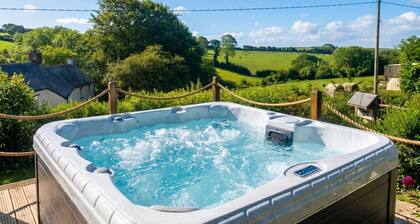 Dog-Friendly Cottage Sleeps 4 with Hot Tub & Sauna near Dartmouth
