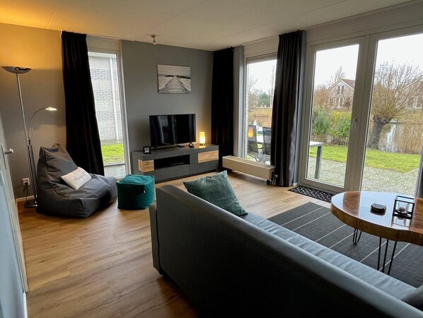 تلفزيون ذكي، مشغل دي في دي