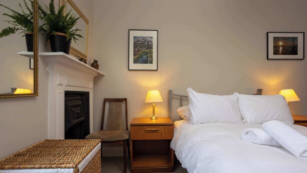 1 bedroom, iron/ironing board, Internet, bed sheets - Newly renovated 1BDR APT near charming Newhaven (Edinburgh)