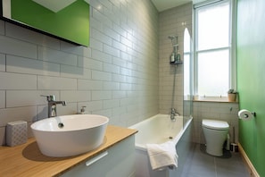 Badewanne, Haartrockner