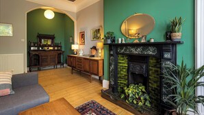 Offices - Newly renovated 1BDR APT near charming Newhaven (Edinburgh)