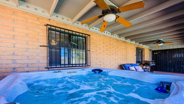 室內 SPA 浴池