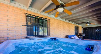 Home away from Home in Eastern Tucson Arizona, pool, spa, private yard