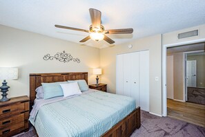 3 bedrooms, desk, iron/ironing board, travel crib