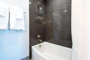 Combined shower/bathtub, hair dryer, towels, shampoo